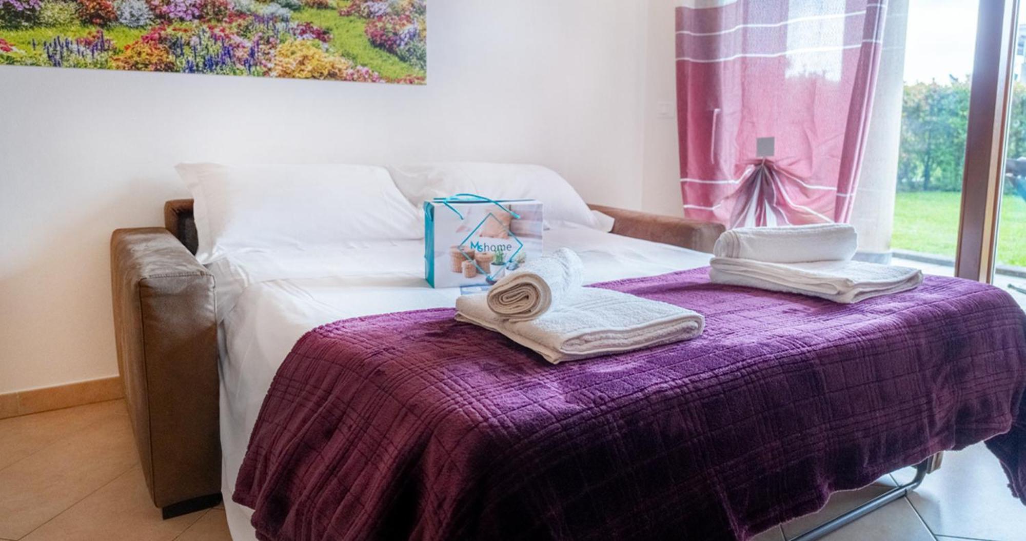 Oleandro Apartment - Featuring A Private Garden And Access To 5 Pools Desenzano del Garda Dış mekan fotoğraf