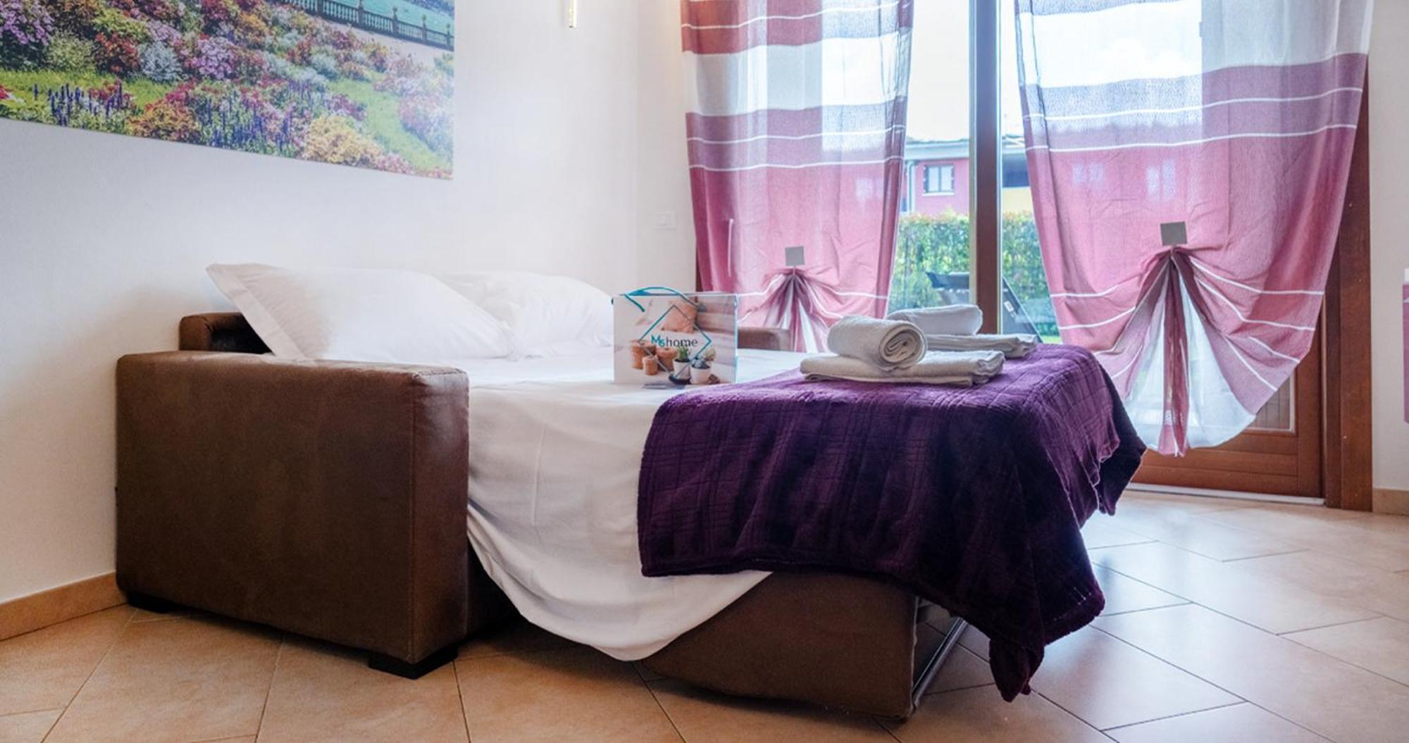 Oleandro Apartment - Featuring A Private Garden And Access To 5 Pools Desenzano del Garda Dış mekan fotoğraf